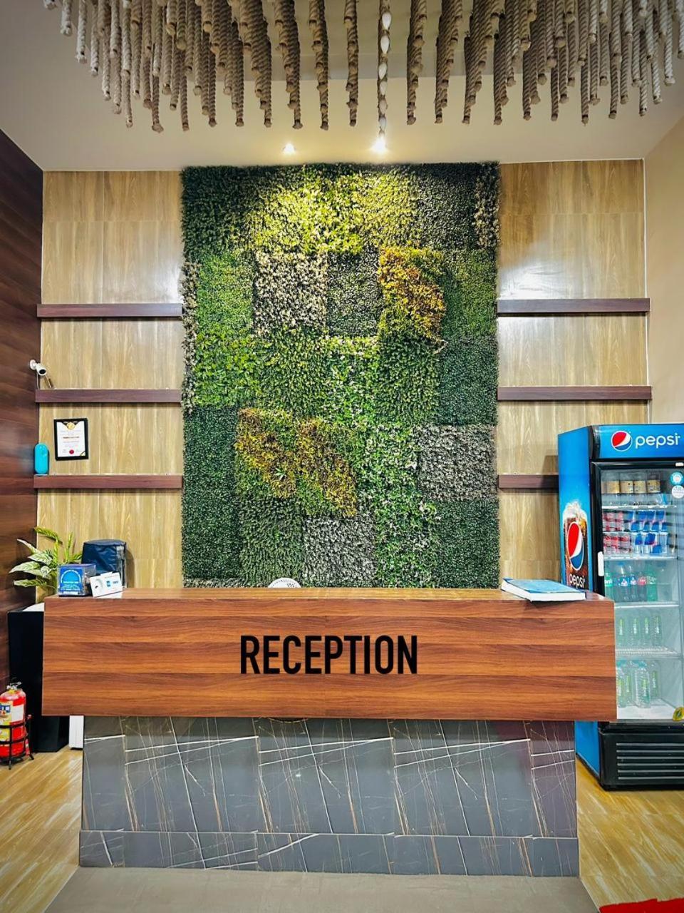 Hotel Regal International - Near Mumbai International Airport Andheri East Dış mekan fotoğraf